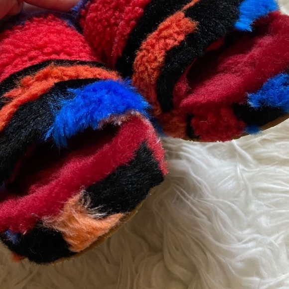 Women Ugg Fur Slides - Picture 4 of 5